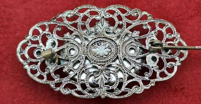 Vintage Metal Brooch -5,2cm x3cm