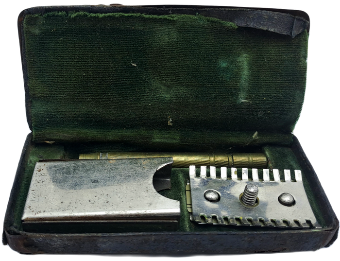 Antique Mens traveling Razot set in Tin . outside cover of tin in bad shape