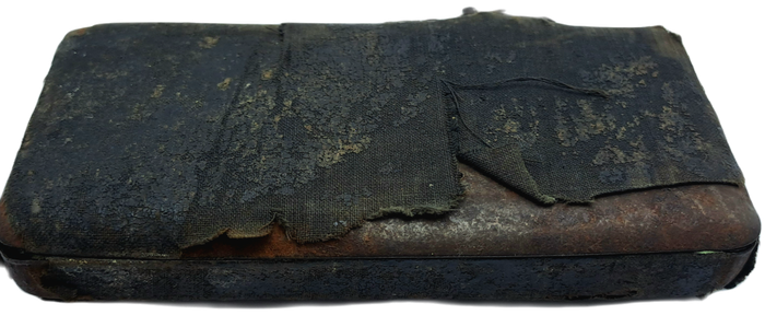 Antique Mens traveling Razot set in Tin . outside cover of tin in bad shape
