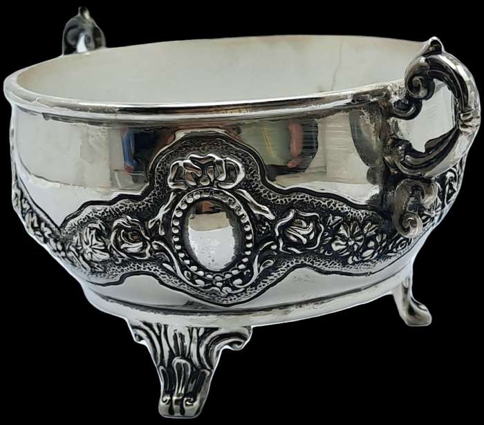 Vintage Silver plated  Dish with Glass tray 7cm high x 13,5cm x 9,5cm