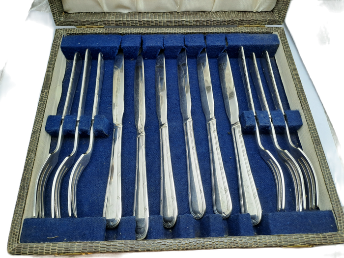 12pc Vintage Yeoman Plate E.P.N.S Desert Fork and Knife set -Boxed