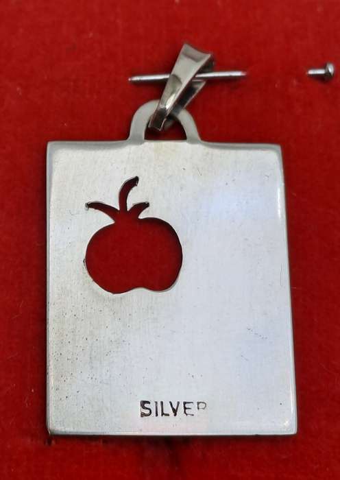 Vintage Sterling Silver Disc with Apple Pendant- Unused with No Engraving on It -3,64 Grams