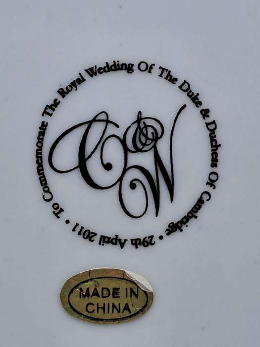 Plate To Commemorate the Royal Wedding of the Duke & Duchess of Cambridge 29th April 2011