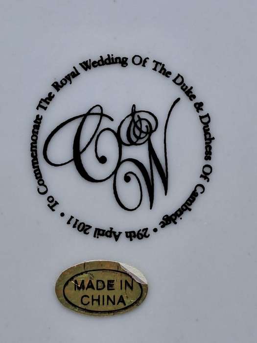 Plate To Commemorate the Royal Wedding of the Duke & Duchess of Cambridge 29th April 2011