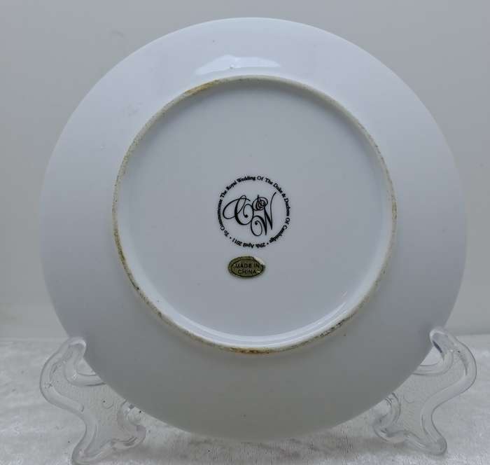 Plate To Commemorate the Royal Wedding of the Duke & Duchess of Cambridge 29th April 2011