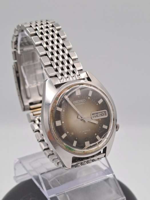 1980`s Seiko Automatic Mens Day/Date watch -WORKING - 17 Jewels - Need new Crystal.