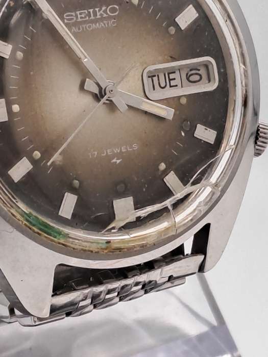 1980`s Seiko Automatic Mens Day/Date watch -WORKING - 17 Jewels - Need new Crystal.