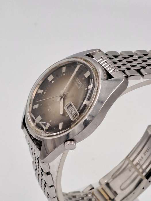 1980`s Seiko Automatic Mens Day/Date watch -WORKING - 17 Jewels - Need new Crystal.