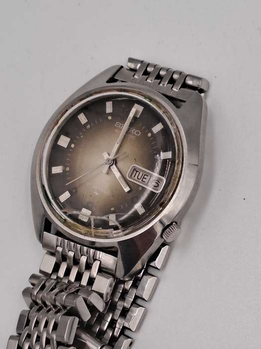 1980`s Seiko Automatic Mens Day/Date watch -WORKING - 17 Jewels - Need new Crystal.