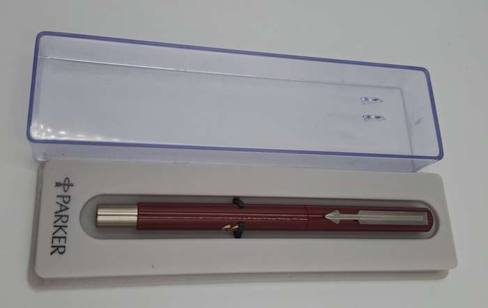 Pre-owned 2008 Parker Arrow Maroon Rollerball Pen  ..  In case , Ink still ok