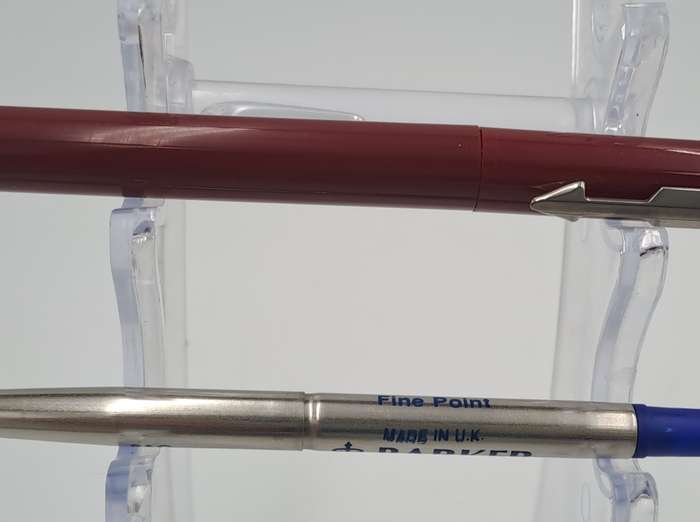 Pre-owned 2008 Parker Arrow Maroon Rollerball Pen  ..  In case , Ink still ok