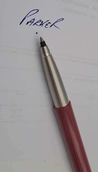 Pre-owned 2008 Parker Arrow Maroon Rollerball Pen  ..  In case , Ink still ok