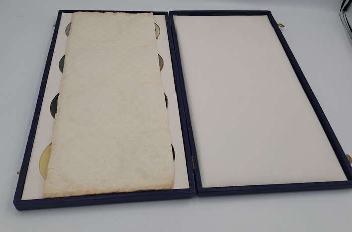 Eyeware -Vintage Optometrist  Metalux Tinted Lenses sample Kit in case