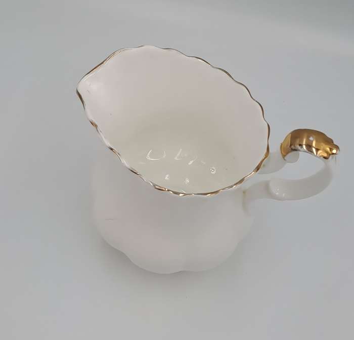 Vintage Royal Albert  val d`or Tea Creamer 11,5cm(H) x 12cm x 8,5cm