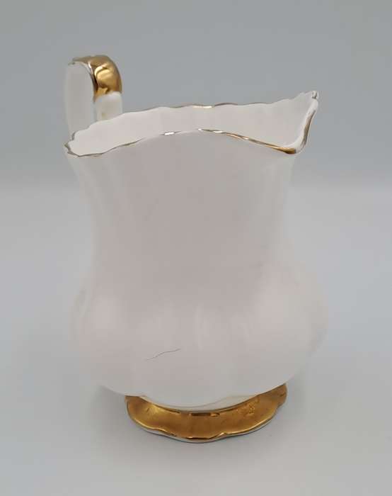 Vintage Royal Albert  val d`or Tea Creamer 11,5cm(H) x 12cm x 8,5cm