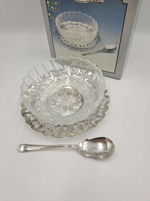 Vintage World Showcase Gift Collection Silver Plated tray and Glass Sauce Bowl with Spoon-Boxed