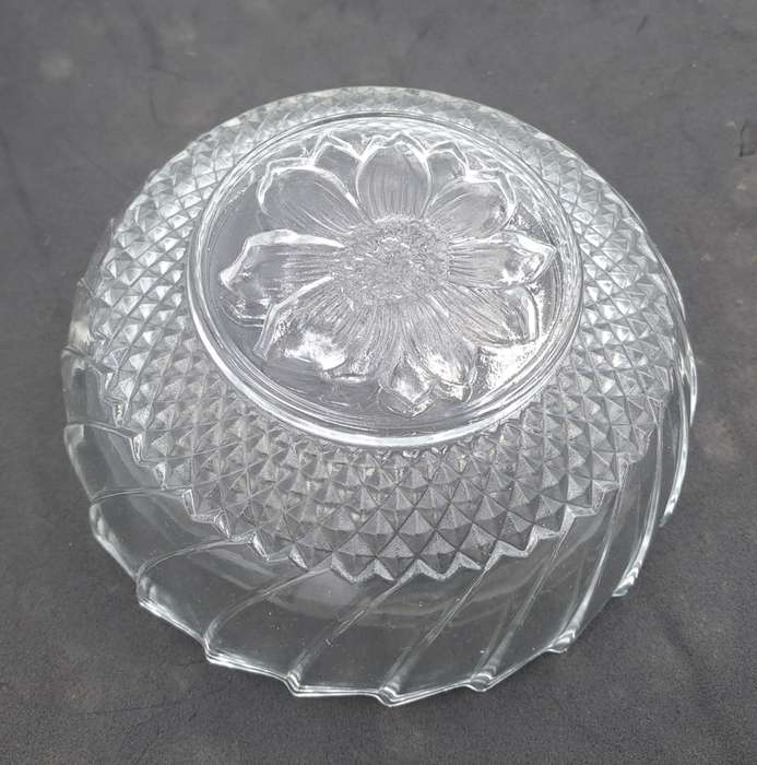 Vintage World Showcase Gift Collection Silver Plated tray and Glass Sauce Bowl with Spoon-Boxed