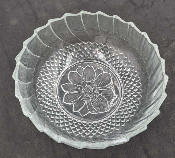 Vintage World Showcase Gift Collection Silver Plated tray and Glass Sauce Bowl with Spoon-Boxed