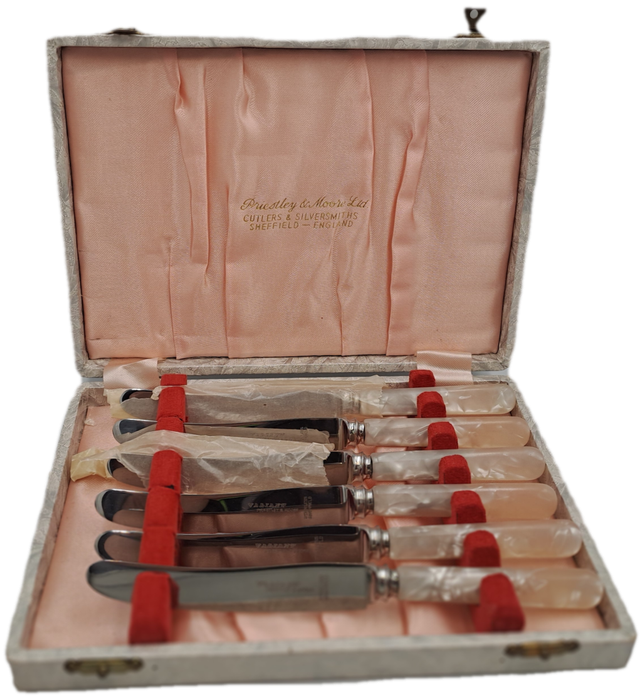 1950`s Priestley & Moore Mother of Pearl Knife set -Boxed -Unused-Sheffield England