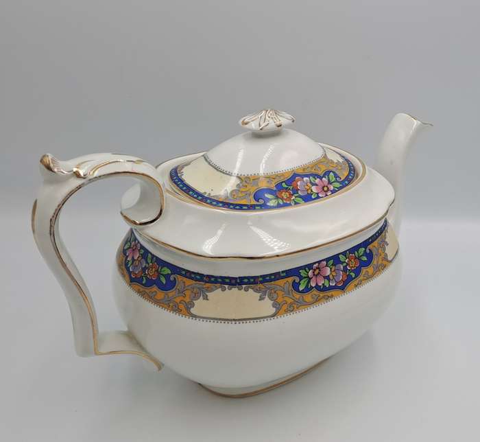 Antique Booths Silicon Bone China Tea Pot- Made in England