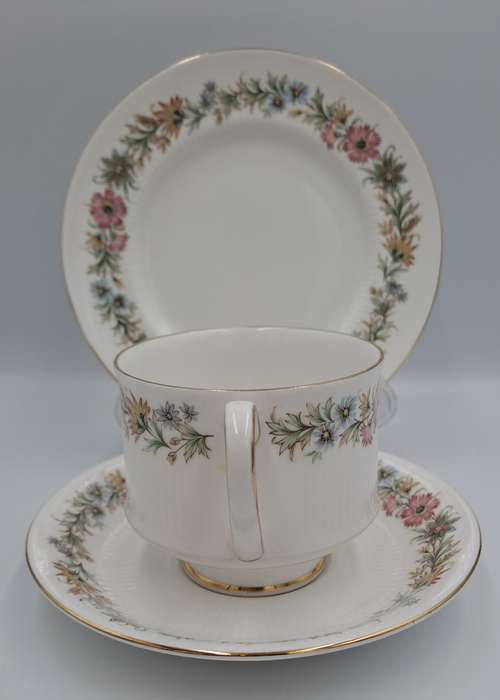Vintage Paragon BELINDA By appointment to her Majesty the Queen Trio-4 available