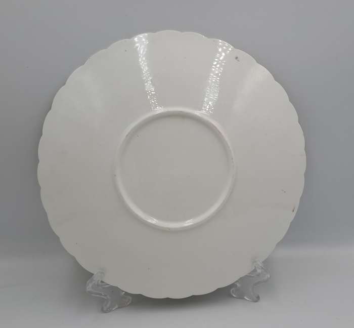 Vintage Porcelain Plate 229mm ( no makers stamp)