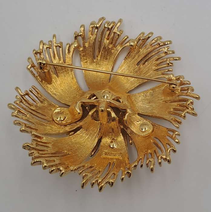 large Vintage 1960's Monet Gordelia Gold Plated Brooch