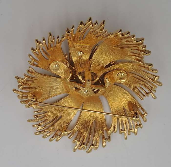 large Vintage 1960's Monet Gordelia Gold Plated Brooch