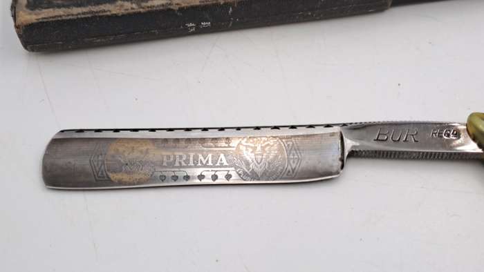 Vintage WALD -SOLINGEN Prima Bur cut throat razor - made in Germany with Box