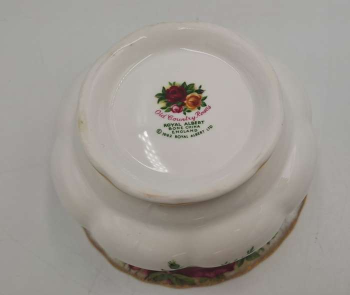 Vintage 1962 Royal Albert  "OLD COUNTRY ROSES" Tea Sugar Bowl
