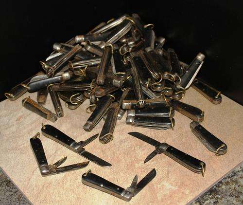 Crazy R1 Start !!! Found in an old Warehouse Vintage (no Brand) Pocket (Biltong Knifes) Bid is for 3