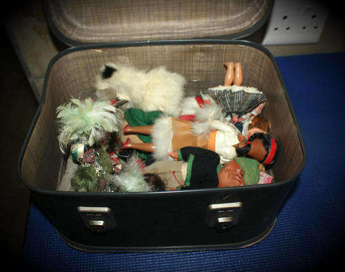 A vintage case 215x350x250mm with collection of 15 very old Dolls - some damaged  see photo's