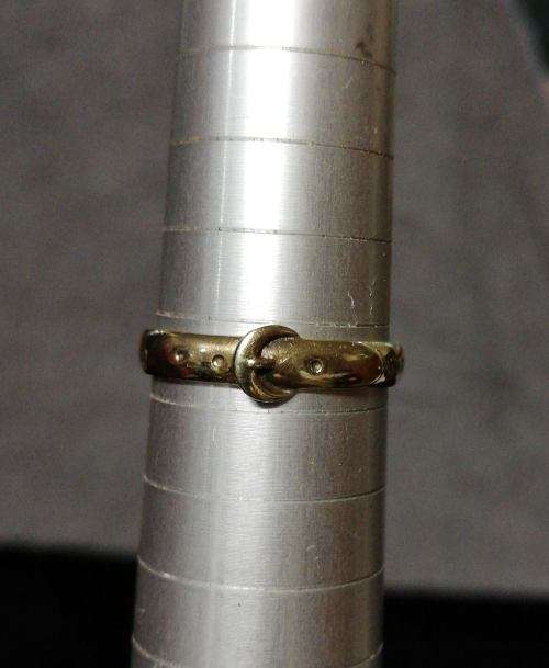 9CT GOLD BUCKLE  RING TOTAL WEIGHT 1.8 GRAMS SIZE M1/2