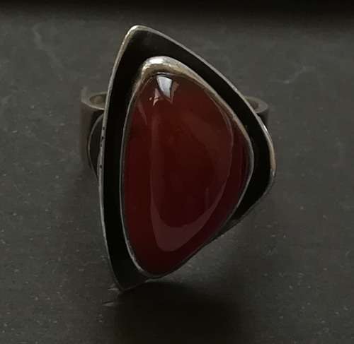VINTAGE WW2 MID CENTURY MODERNIST STERLING SILVER + AMBER RING -SIZE **M**