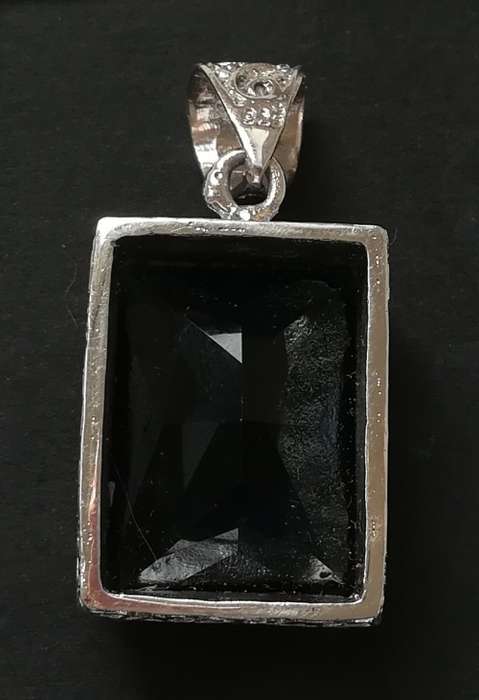 STERLING SILVER AND GLASS PENDANT 20 X 25MM 13.2 GRAMS