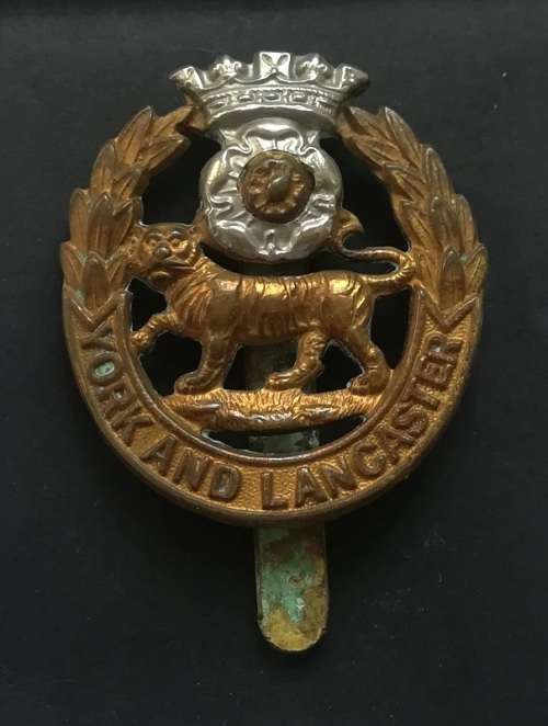 BRITISH ARMY YORK AND LANCASTER CAP BADGE