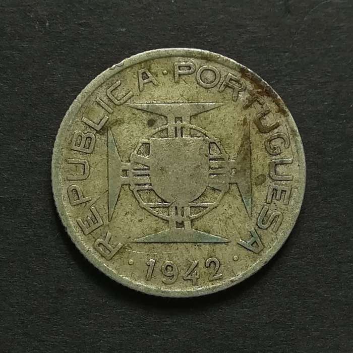 MOZAMBIQUE 1942 SILVER 2.5 ESCUDOS