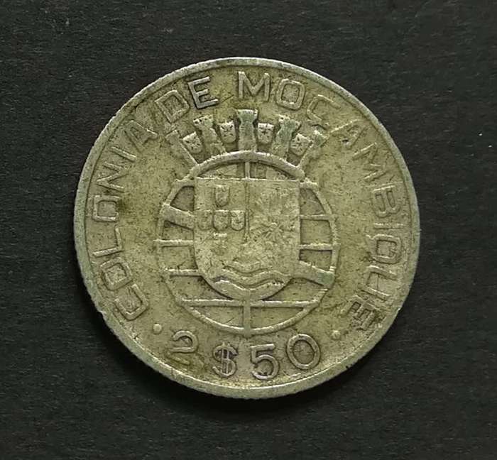 MOZAMBIQUE 1942 SILVER 2.5 ESCUDOS