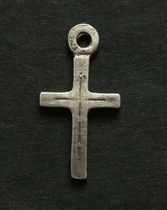 STERLING SILVER CHARM - CROSS 8 X 15MM 0.6GRAMS