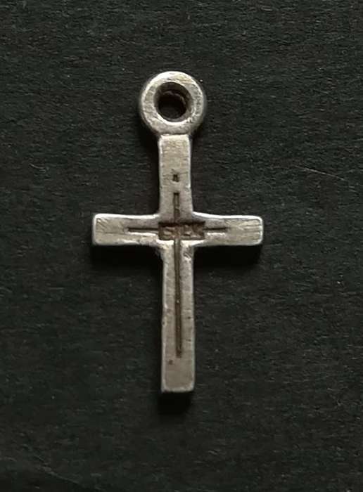 STERLING SILVER CHARM - CROSS 8 X 15MM 0.6GRAMS