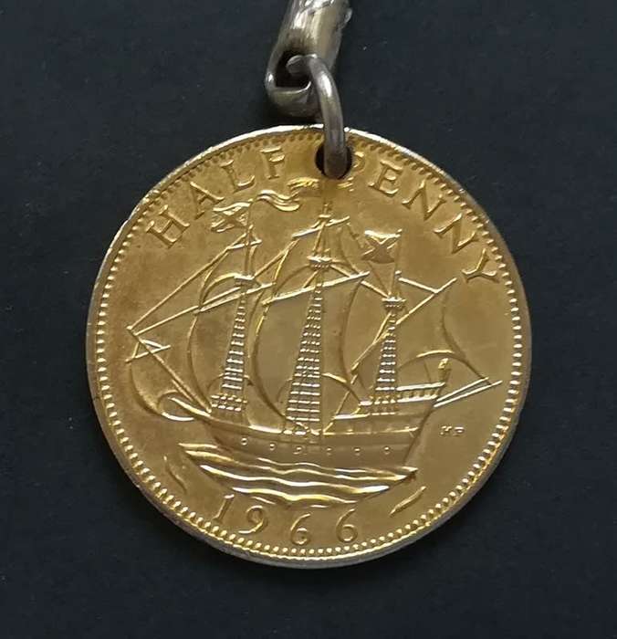 GREAT BRITAIN 1966 HALF PENNY KEY RING - GOLD PLATED