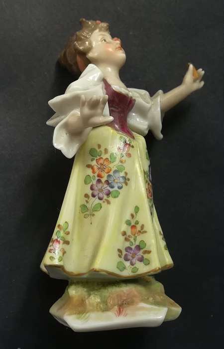 MEISSEN GERMANY 20TH CENTURY FIGURE OF A LADY 95X35MM