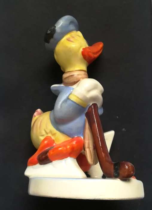 GOEBEL DISNEY SERIES DONALD DUCK *HOCKEY* DIS123 *SMALL NIK TO RIM* 110X70MM