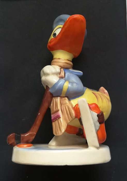 GOEBEL DISNEY SERIES DONALD DUCK *HOCKEY* DIS123 *SMALL NIK TO RIM* 110X70MM