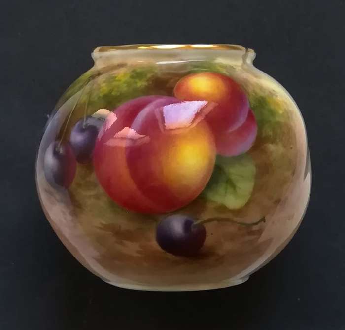 ROYAL WORCESTER VASE SIGNED *M AYMON* 65X80MM