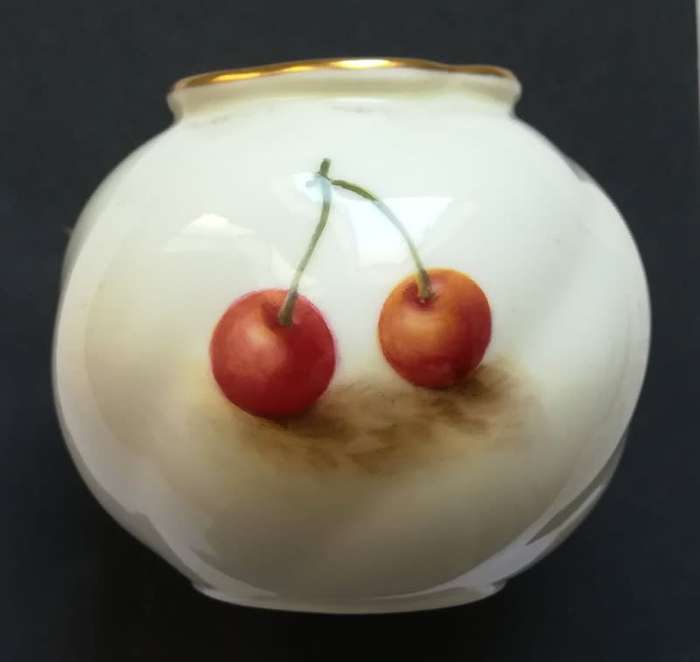 ROYAL WORCESTER VASE SIGNED *M AYMON* 65X80MM