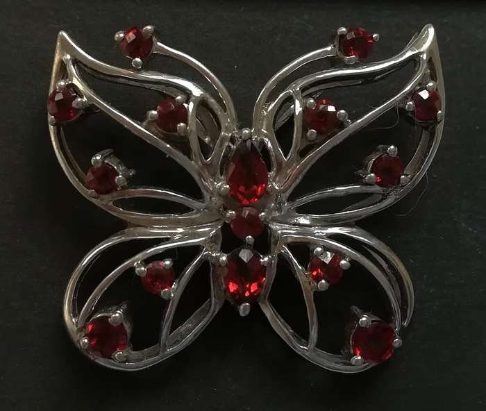 STERLING SILVER AND GARNETS PENDANT 30X35MM 11.3 GRAMS