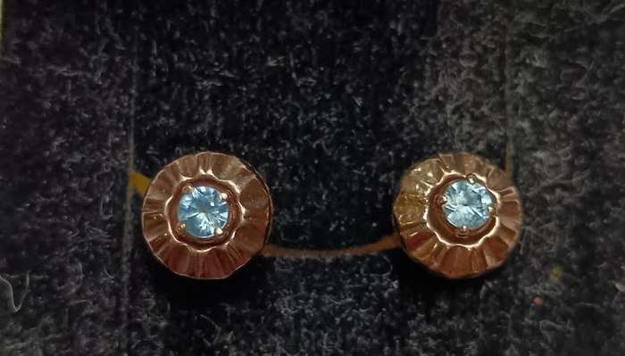 9CT GOLD AND AQUAMARINE STUD EARRINGS 1.4 GRAMS TOP 6MM (MARKED UNDER BUTTERFLY)