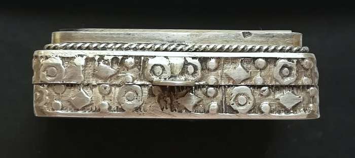 EGYPTIAN SILVER AND MOTHER OF PEARL - PILL BOX 35.8GRAMS 14X28X40MM