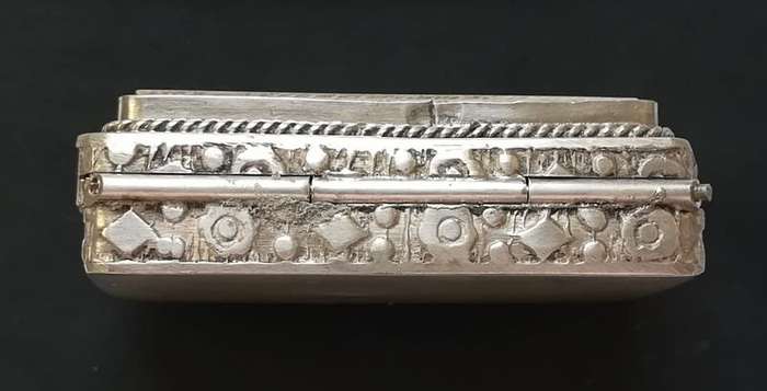 EGYPTIAN SILVER AND MOTHER OF PEARL - PILL BOX 35.8GRAMS 14X28X40MM
